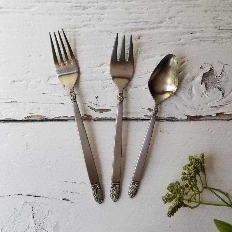 International stainless deals deluxe flatware