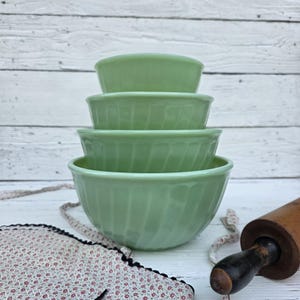 Jadeite Fire King Swirl Mixing Bowl Set - Vintage Jadeite Swirl Mixing Bowls - Green Milk Glass - Collectible Jadite - Set Of 4