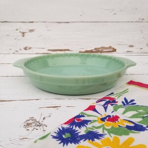 Jadeite Fire King 2000 Pie Plate Vintage Anchor Hocking JADE-ITE Pie Baking Dish Jadite Baking Serving Dish NEW Original Labels image 10