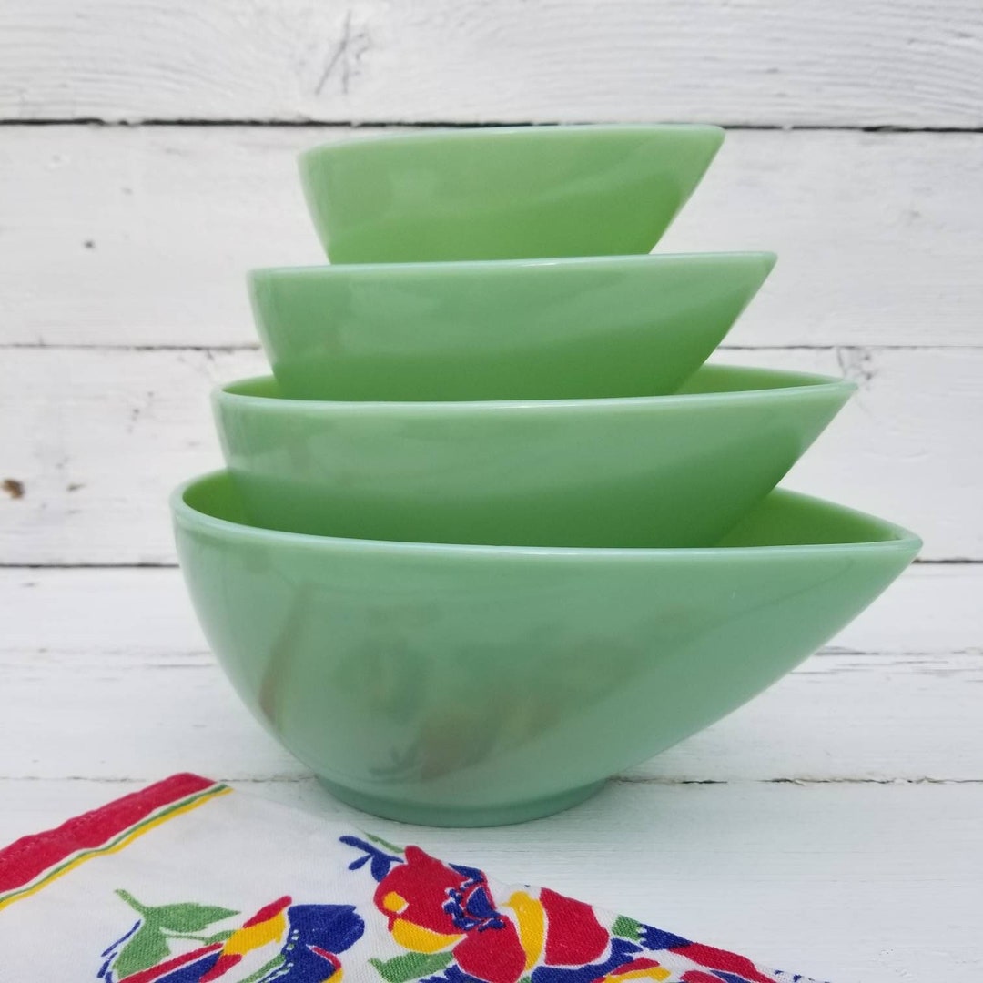 スウェディッシュモダンボウル ジェダイ　4個セット Fire-King Jadeite Fire King Swedish Modern Bowl Set - Vintage Jadeite