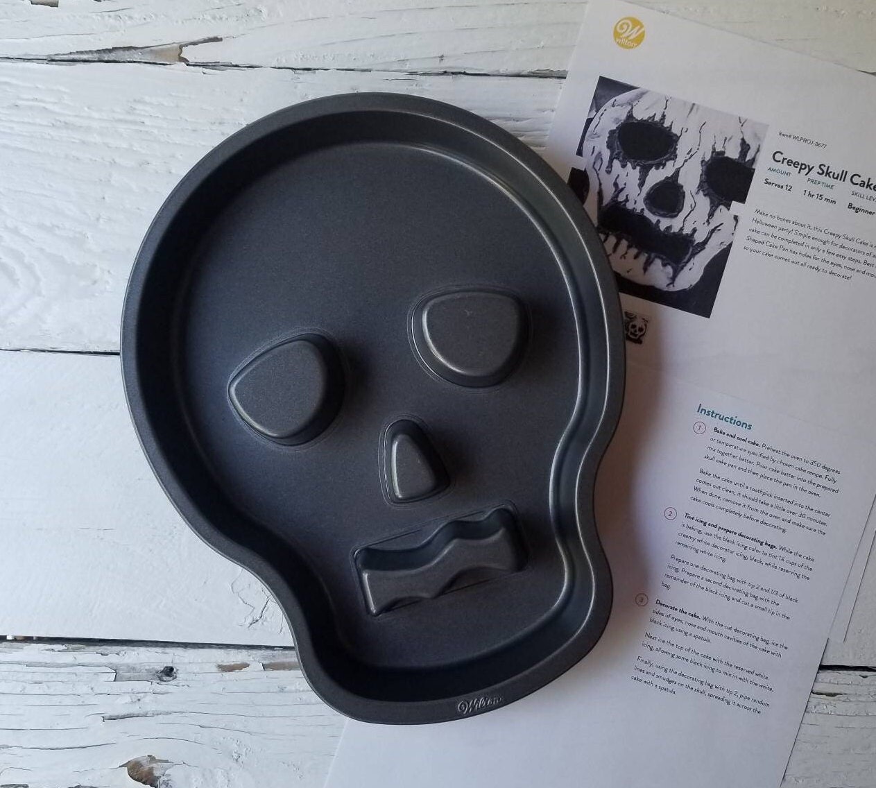 Wilton Skull Cake Pan Model 2105-7792 Non-stick Baking Craft Pan Halloween  Party Includes Creepy Skull Cake Recipe & Instructions 