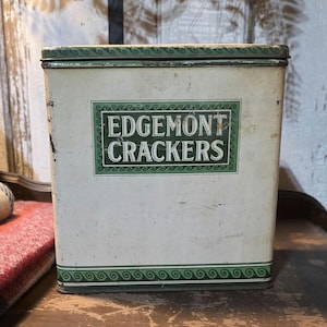 Edgemont Crackers Tin 1924 - The Green & Green Co Dayton Ohio - Antique Edgemont Hinged Lid Cracker Tin - Green and Cream Rectangular Tin