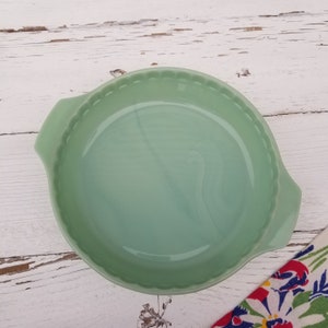 Jadeite Fire King 2000 Pie Plate Vintage Anchor Hocking JADE-ITE Pie Baking Dish Jadite Baking Serving Dish NEW Original Labels image 4