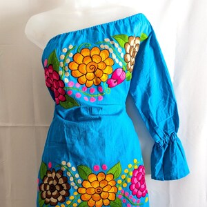 One Shoulder Mexican Dress, Floral embroided Dress, 5 de Mayo Dress, Handmade Made in México, Hermoso Vestido Un Hombro Bordado Artesanal.