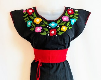 Floral Embroidered Blouse , Blusa Tipica Mexicana, fiesta mexicana Blouse, Ideal for Mexican or Encanto Party!