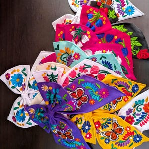 Embroidered Hair Bow, Coquette Bow, Mexican Bow, Floral Bow, Moño Mexicano, Mexican Accesory, Accesory Hair, Moñito Mexicano, Moño Floral.