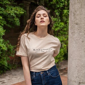 Camiseta com logotipo sustentável Coleção The Love Letter The South of France & Co