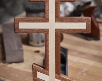 Cruz ortodoxa de pared de madera de sapeli y arce