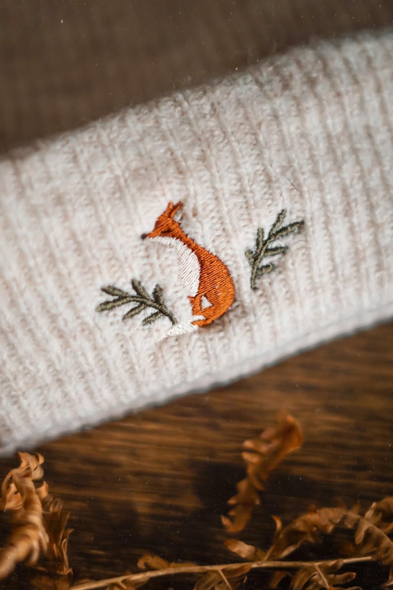 Fox hat embroidered unisex Kuschel Beanie weiß