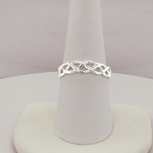 925 Sterling Silver High Polish Braid Ring. Stunning Silver Celtic Ring. Silver Ring in many US sizes 6,7,8,9,10. High quality. Gift for her