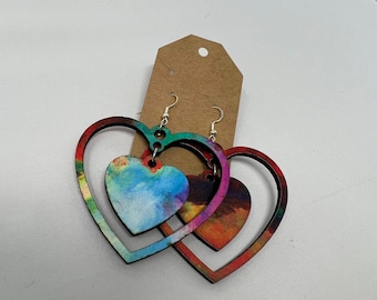 Doppio cuore penzolante color arcobaleno