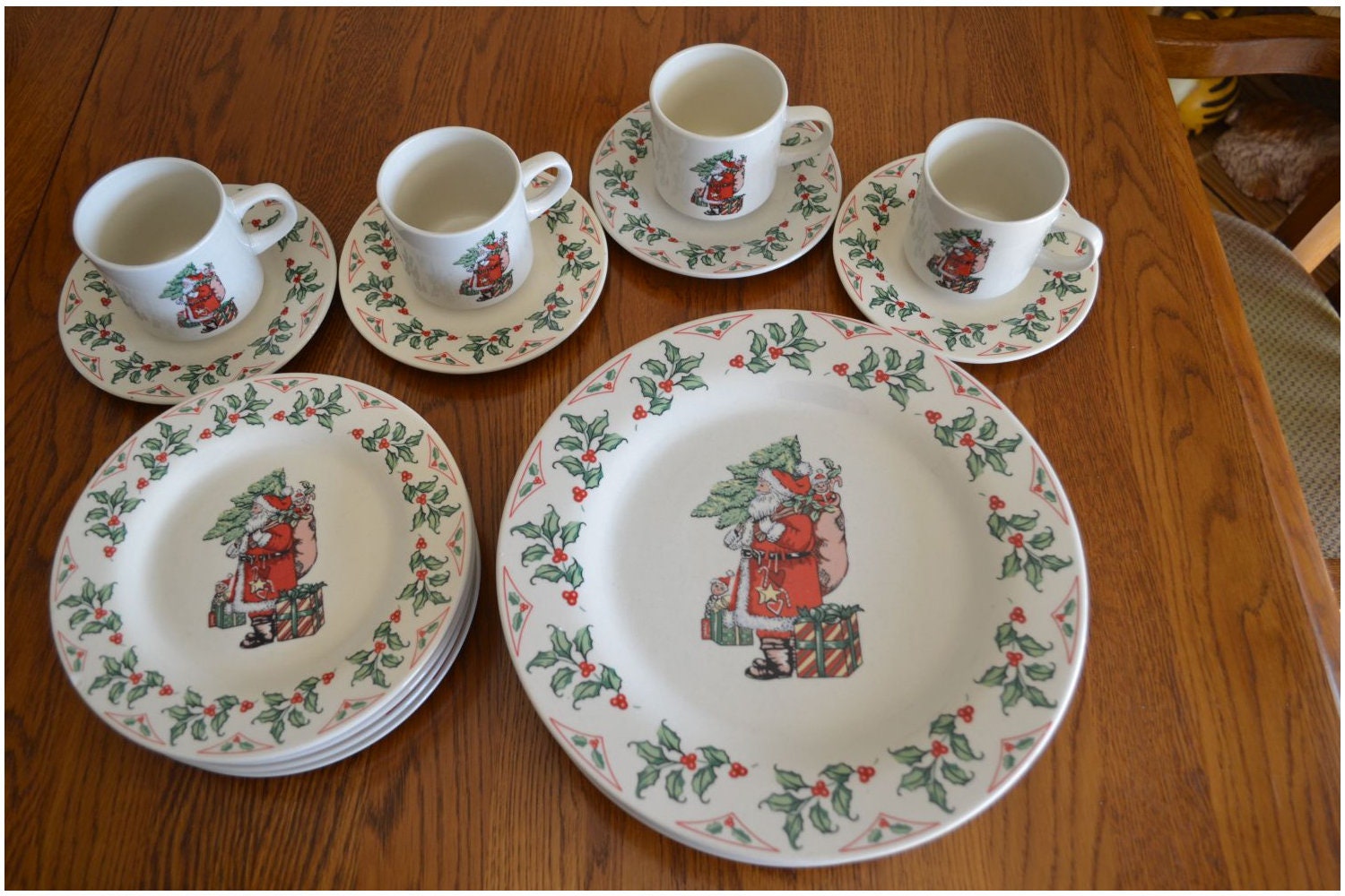 Gibson Santa Claus Holly Berry 16 Pc Dinnerware Setting Dishes Etsy