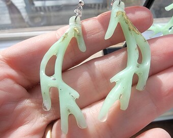 Pendientes de astas que brillan en la oscuridad: joyería de resina reactiva a los rayos UV