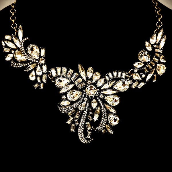 Art Deco Rhinestone Necklace – Asymmetric Flower Statement Jewelry – Vintage-Inspired Bridal Bib Necklace for Wedding or Formal Wear