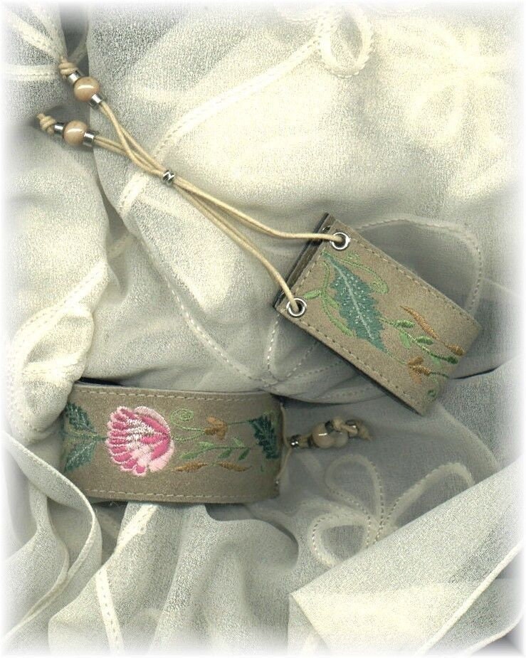 Modest Beige Velvet-Cuff