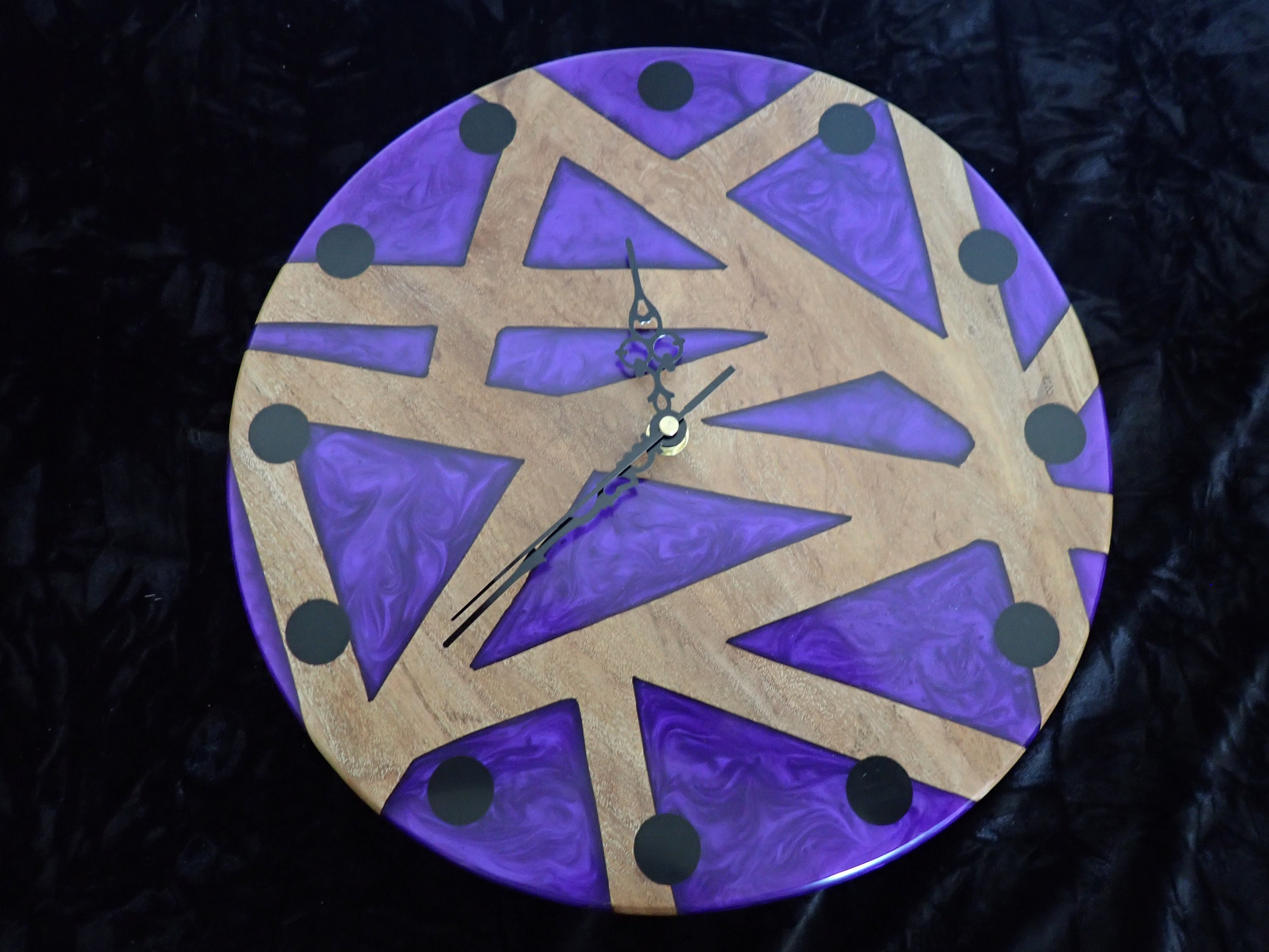 Horloge Unique Diamètre 30cm en Bois et Résine Époxy