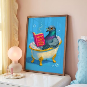 Arte divertido para el baño, arte animal caprichoso, libro de palomas leyendo, cagando sobre personas, descarga digital imagen 10