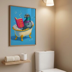 Arte divertido para el baño, arte animal caprichoso, libro de palomas leyendo, cagando sobre personas, descarga digital imagen 3