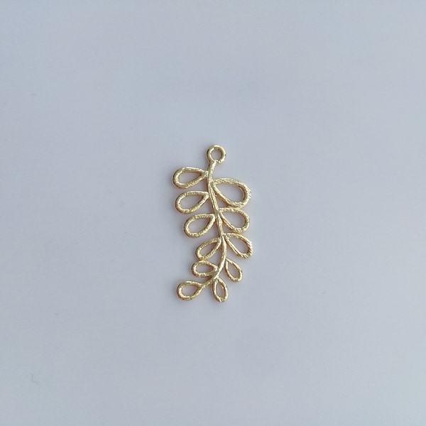 All'ingrosso pendenti charm a foglia aperta cava placcati in oro, pendenti collana foglia, 11x24mm, gioielli fai-da-te che fanno forniture