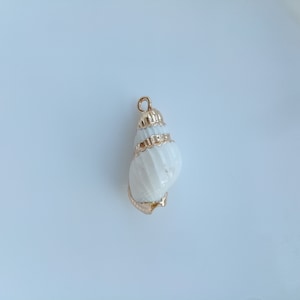 Wholesale Gold Plated White Natural Conch Shell Pendants, 9x20mm, DIY Jewelry Making Supplies