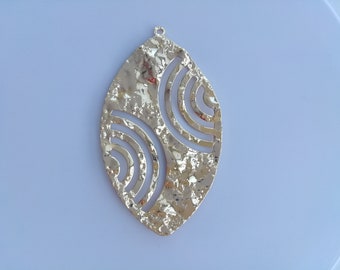 Atacado banhado a ouro grande martelado oco pingente de folha de louro da sorte, pingente de colar de folha de louro, 29x49mm, suprimentos para fabricação de joias diy