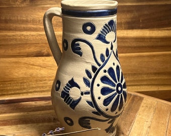 Jarra de cerámica azul y gris esmaltada hecha a mano y pintada a mano ~ Decoración de casa de campo, cabaña, estilo francés ~ Jarra con flores hecha a mano