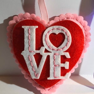 LOVE Valentine‘s Day Felt Ornament Pink Red