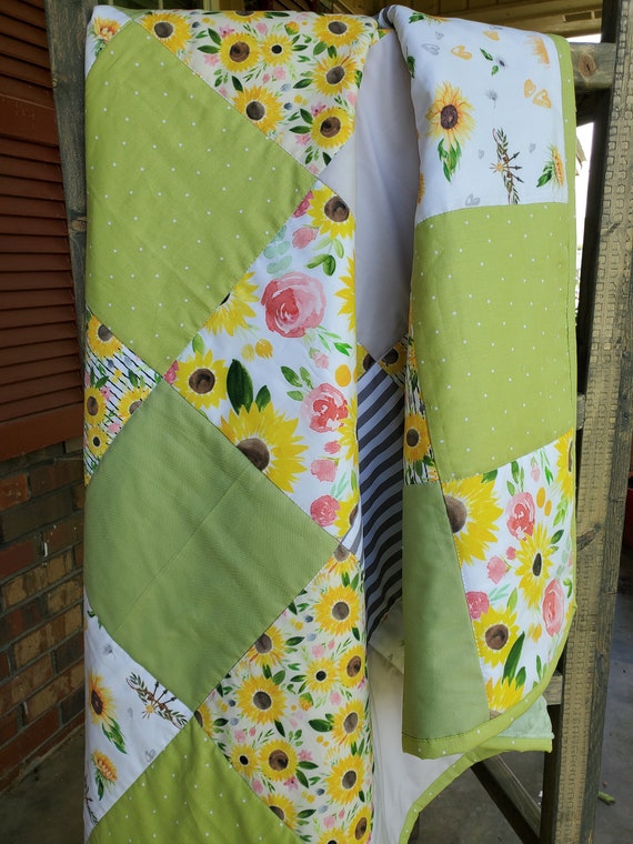 Sunflower baby quilt deals