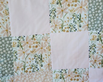 Handmade Floral Baby Quilt, Boho Floral Baby Quilt, Daisy Pink Floral Baby Quilt, Boho Daisy Floral Crib Quilt, Watercolor Daisy floral