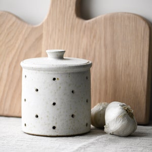 Ceramic Garlic Keeper, Handmade Stoneware Garlic Pot, kitchen and dining, gift, single image 4
