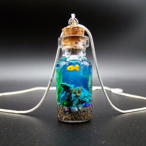 Ocean Treasure Bottle, poisson dans un collier de bouteille