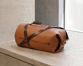 Handmade Leather Duffle Bag: Military-Style Weekender Travel Bag for Men and Women Full-Grain Leather Personalized Duffle for Holiday Tan