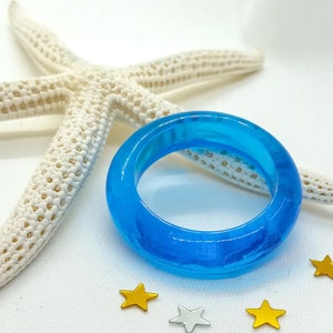 Blue Resin Ring for Summer, Resin Jewelry, Water Resistant Ring, H2O Unique Ring, Mermaid Jewelry, Customizable Gift, Ocean jewelry style