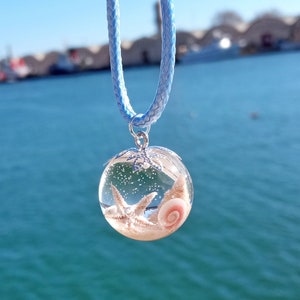 Resin Sphere Pendant with Starfish shells, Ocean Pendant, Beach Terrarium Necklace, Summer Jewelry, Nautical Jewelry, Coastal style jewelry
