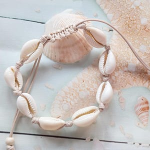 White Cowrie Shell Anklet Bracelet, Puka Shell jewelry, Adjustable Bracelet with Genuine Tropical style, Summer Festival Vacation Bracelet