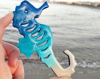 Seahorse Wooden and Resin Decoration, Beach Resin Art, Coastal Ocean Decor, Hawaiian Ornament, Beach House gift, Summer style, Marine life