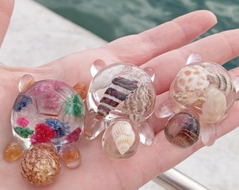 Resin Turtle Figurines Paperweight, animal Desk Decoration, Turtle Decor with Natural Flowers, tortoise ornament, shell coastal style decor