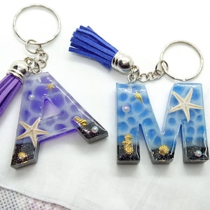 Llavero de inicial, Arena negra volcánica, Llavero letra de resina, Llavero océano, Accesorios para coche, Llavero náutico, Regalo único