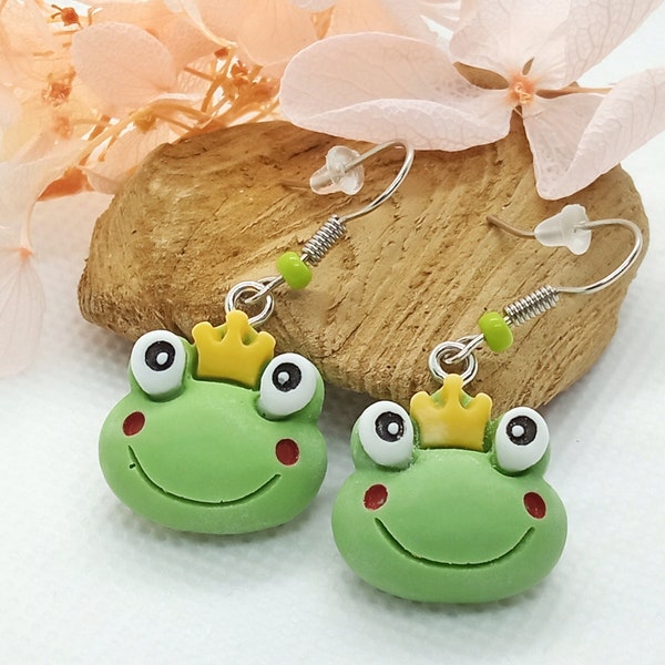 Boucles d'oreilles grenouille, boucles d'oreilles kawaii, bijoux grenouille verte, boucles d'oreilles longues, boucles d'oreilles uniques, prince grenouille, cadeau original pour femme