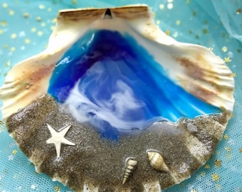 Seashell ring dish, Scallop dish, Ocean trinket dish, Resin beach painting, Beach lover gift, Beach Inspired Resin, Ocean decor, Sea decor