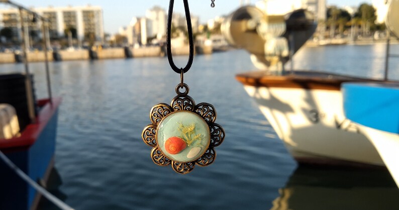 Resin jewelry Rarity pendant Red seashell Summer pendant Mother/'s Day gift Ocean pendant Mermaid jewelry Sea necklace Women present