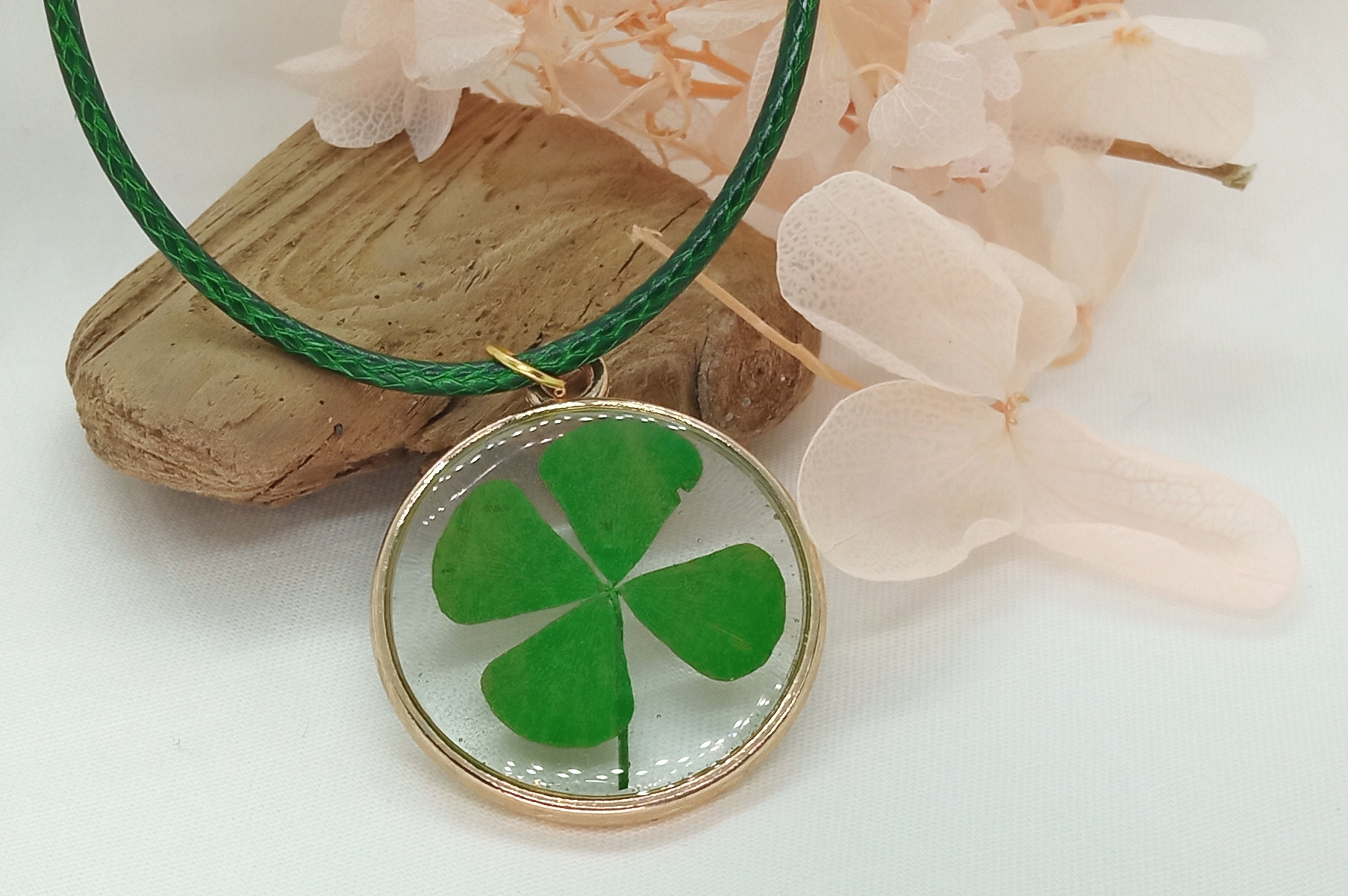 Lucky Seashell Flowers Clover Necklace