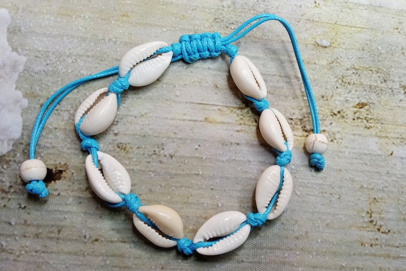 Adjustable Cowrie Shell Bracelet, Handmade Bracelet Anklet, Dainty Bracelet with Genuine Cowrie shells, Summer jewelry, Seashell bracelet Azul