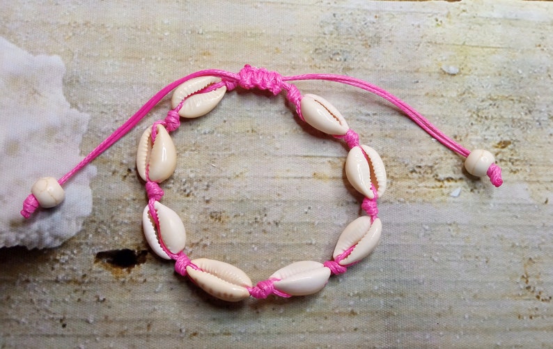 Adjustable Cowrie Shell Bracelet, Handmade Bracelet Anklet, Dainty Bracelet with Genuine Cowrie shells, Summer jewelry, Seashell bracelet Rosa