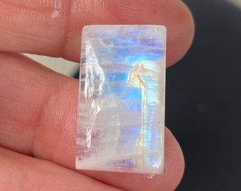 Cabochon en pierre de lune flashy