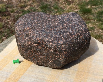 Meteorit 2.747 Gramm Lunar Meteorit, Basalt mit Feldspat Brekzie oder Impaktschmelze