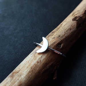 Hekate Silberner Mondring aus 925 Sterling Silber, Minimalistischer Halbmond Schmuck, Hexen Pagan Ring