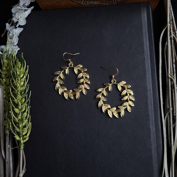 Boucles d’oreilles couronne de laurier dorée | Boucles d’oreilles romaines, hellénistique grecque, déesse païenne, Grèce antique, bijoux byzantins