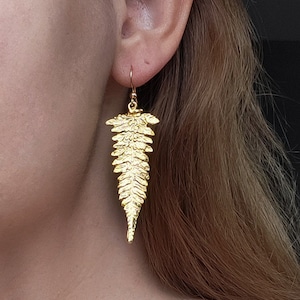 Boucles d'oreilles élégantes en feuille de fougère en or, bijoux nature elfique, arbre du monde viking Yggdrasil, sorcière païenne