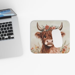 Floral Highland Cow Mouse Pad: Vintage Style Desk Accessory